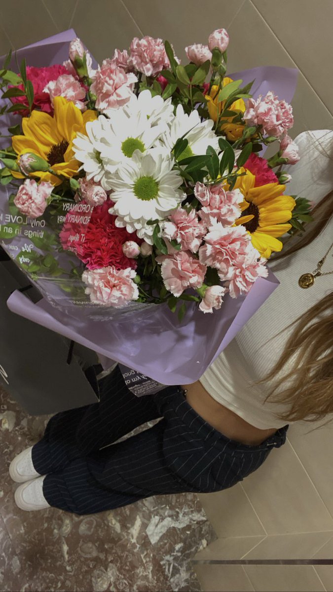 toda una vida queriendo q m regalen flores