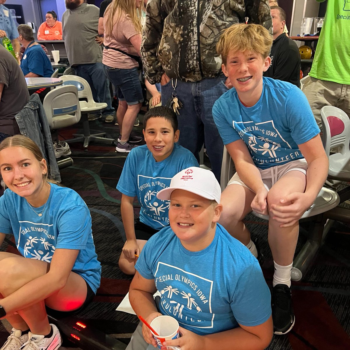 🎳Special Olympics Bowling Competition🎳

On Tuesday, middle and high school student council students helped out at the Special Olympics bowling competition in Omaha.