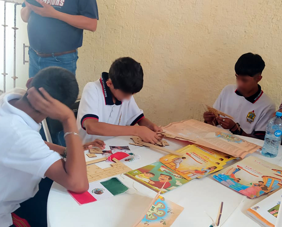 idea_redsocial's tweet photo. Dentro de la estrategia #VIVE el jueves 5 de octubre participamos en una jornada más, en el municipio de #Cuencamé. La Familia IDEA se integra a todas las acciones para fortalecer a nuestros jóvenes y adultos. #TuIdea #Ideaconvalor #EducamosConValor https://t.co/69QbyddqEh