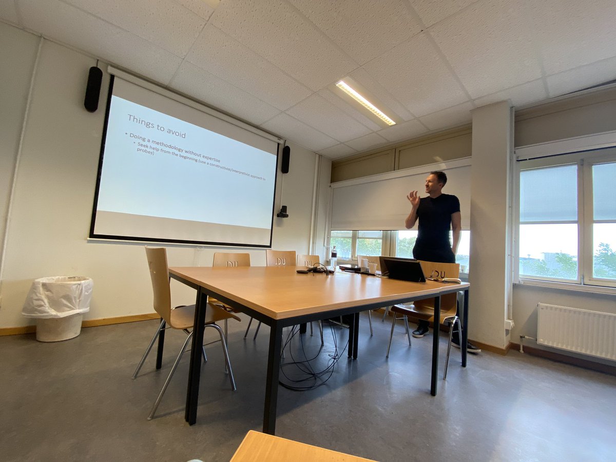 Today, as a part of his visiting at #UCLouvain, Mark Harrison led a one-day short course on Patient-oriented Discrete Choice Experiments.
It was a really great opportunity for researchers to improve their knowledge on this method through theoretical and practical sessions.