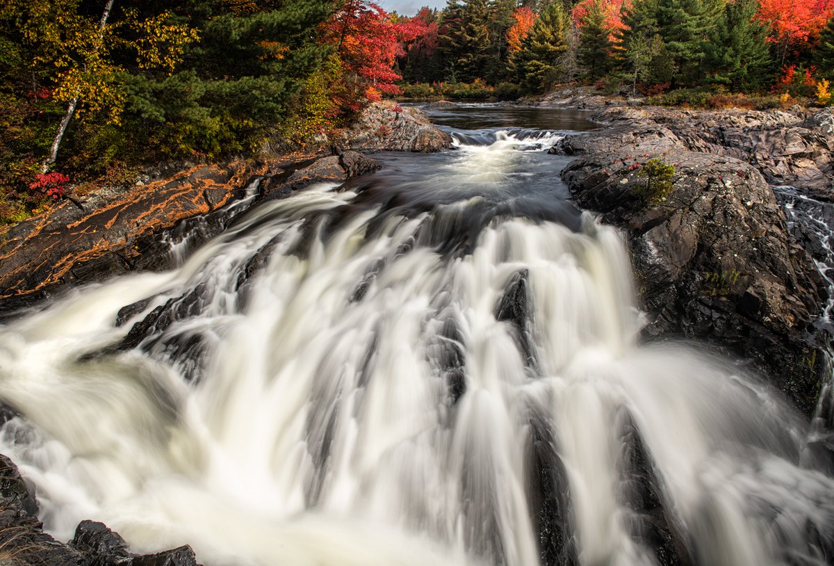 Sudbury rocks for fall colours and hiking!  

This #ThanksgivingWeekend, if you like your trails with some rugged scenery, a waterfall or two, and some brilliant forests, then Sudbury has five great hikes within an hour's drive.  bit.ly/3dA1cKk 

#fallcolours #fallhiking