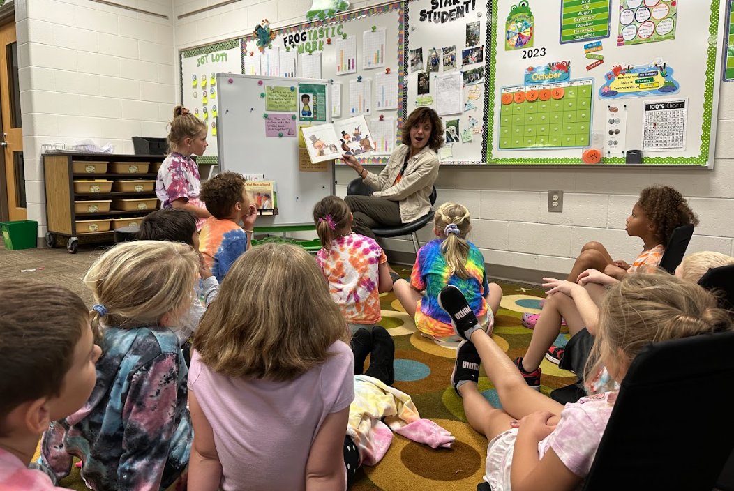 A rainy afternoon feels complete with a crafted read-aloud. Students followed up with questions which connected to their learning in both reading and writing workshop. <a href="/slps_lakers/">Spring Lake Public Schools</a> #TCRWP