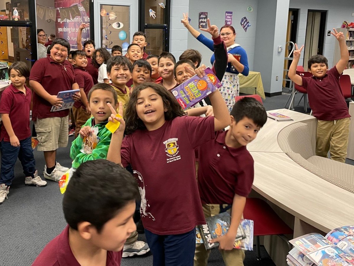 Roy Cisneros Library tweet media