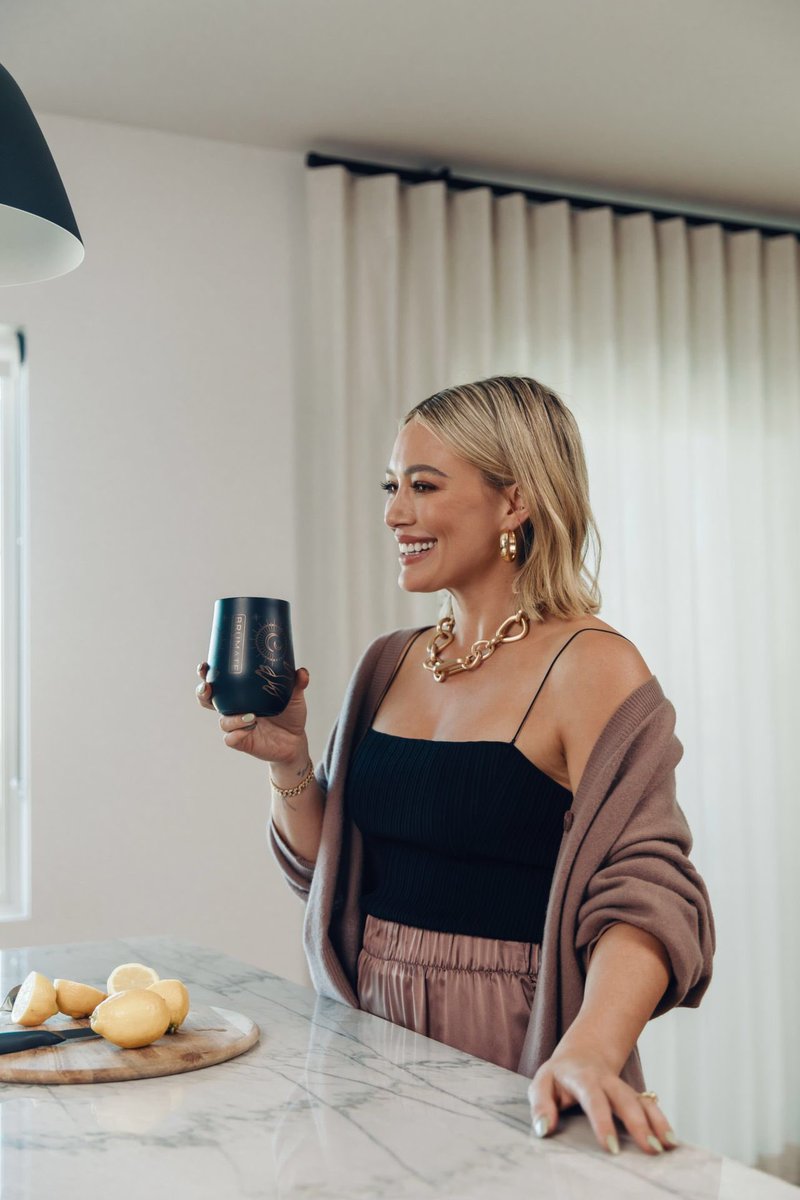 hditeam's tweet photo. 😍 #hilaryduff #brumate #photoshoot https://t.co/ro0xtLPRTj