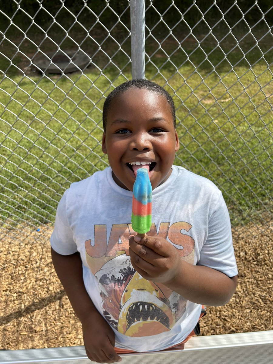 GCSS_GEA's tweet photo. Popsicle party for iReady 100s.  Mrs. Rivera’s class is the “bomb” pop! https://t.co/Oj8F1EDfsd