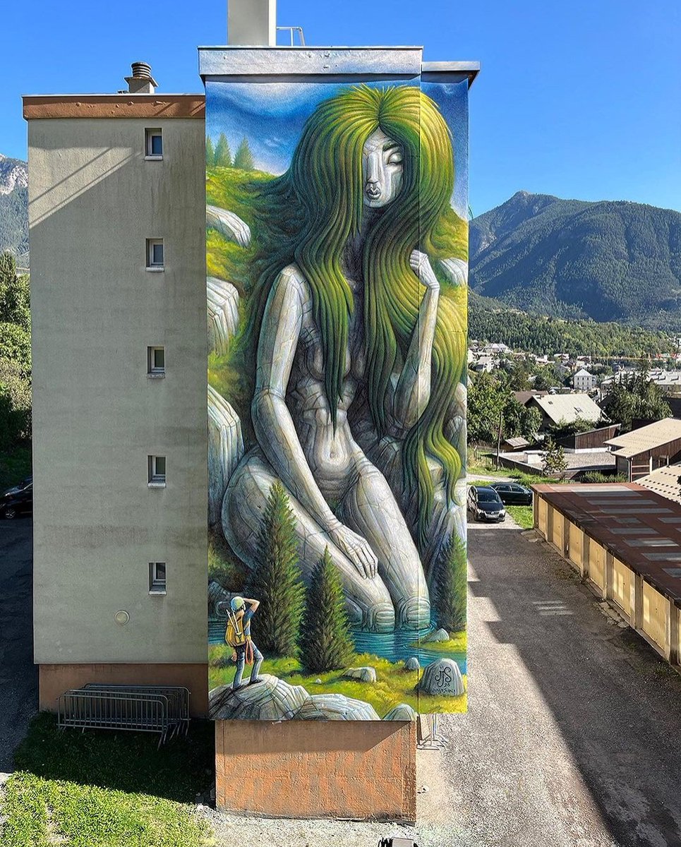 'She mountain' by Argentinian Juanjo Surace for Eternelles Crapules 2023 in Briançon, France #juanjosurace #lamolinastreetart | photo via artist mysl .nl/wgEj