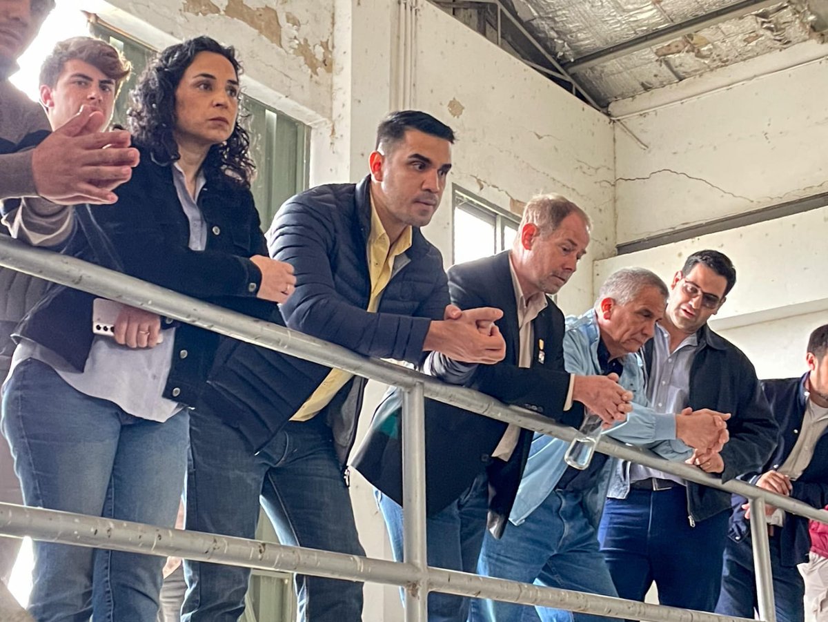 mopcparaguay's tweet photo. El Viceministro de Obras, Ing. José Espinosa, un equipo técnico de la #DAPSAN, de la @EssapSA y autoridades locales del #Chaco, verificaron hoy las instalaciones del Acueducto con el objetivo de buscar una solución para que pronto se pueda proveer de agua potable a los chaqueños. https://t.co/2imgMhYaI4