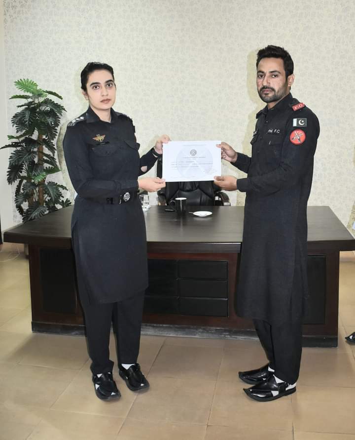 DO Operator Nauman Khan received the Good Duty Certificate from Madam Kainat Azhar PSP in FC line Islamabad