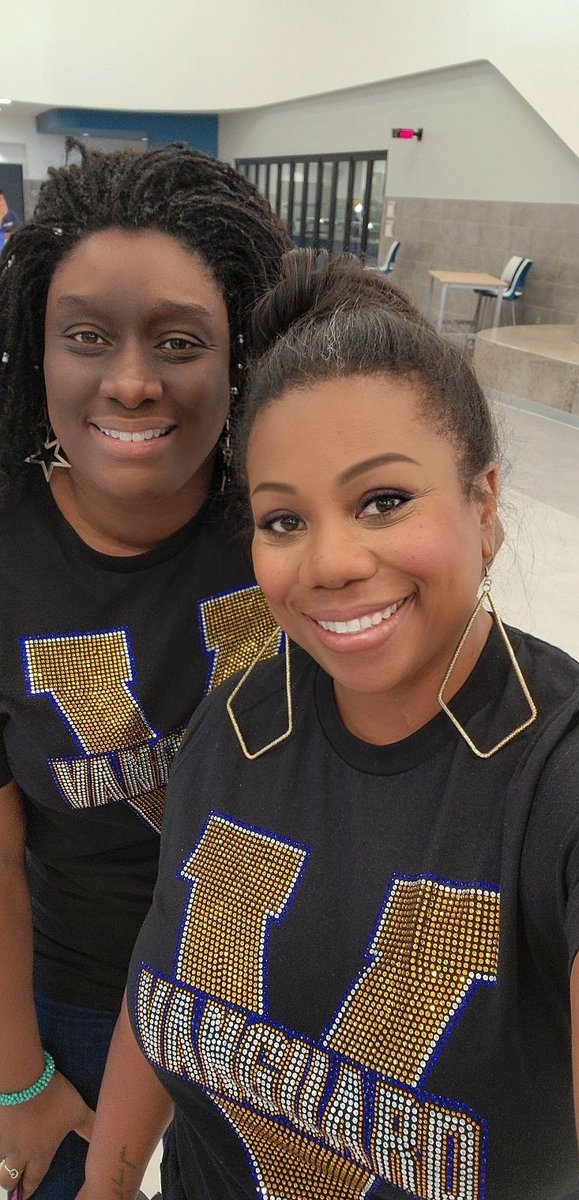 LLJackson08's tweet photo. We modeled our new Vanguard bling this morning thanks to K&D Designs! We shine a little bit differently at Vanguard! #DiscoverVanguard #ItsaBlingThing https://t.co/NB7uGEE1Kf