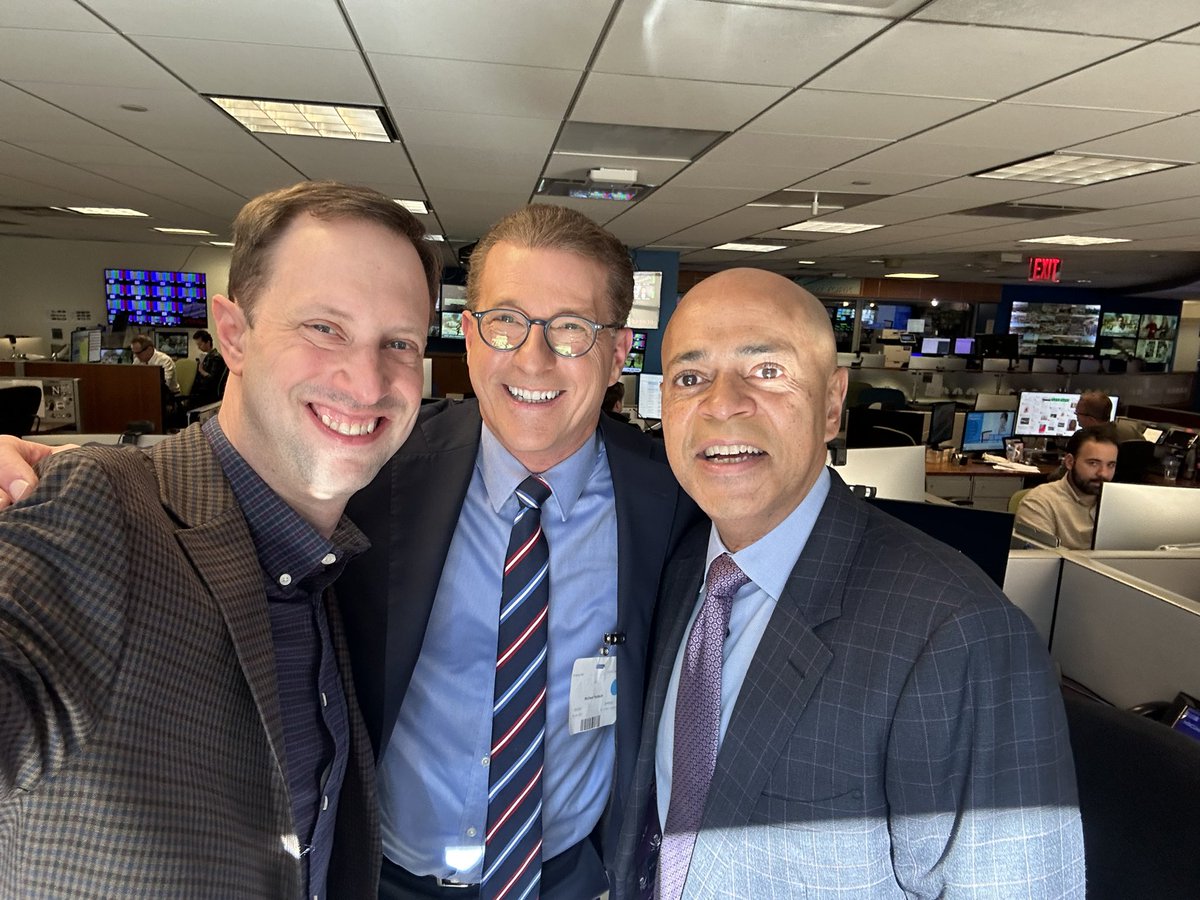 TheBradLuck's tweet photo. Great to have @mikehydeck visit us here in NYC while on a special assignment! Got to take a CT photo with @DavidUshery4NY #CT #Huskies https://t.co/n6LL39Hr5D