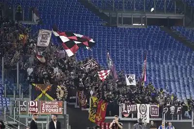 ultras1899_'s tweet image. AS Roma - Servette FC #Parcage  #sectiongrenat #sg88 #ASRSFC #ServetteFC #SFC #ultras (05.10.23)