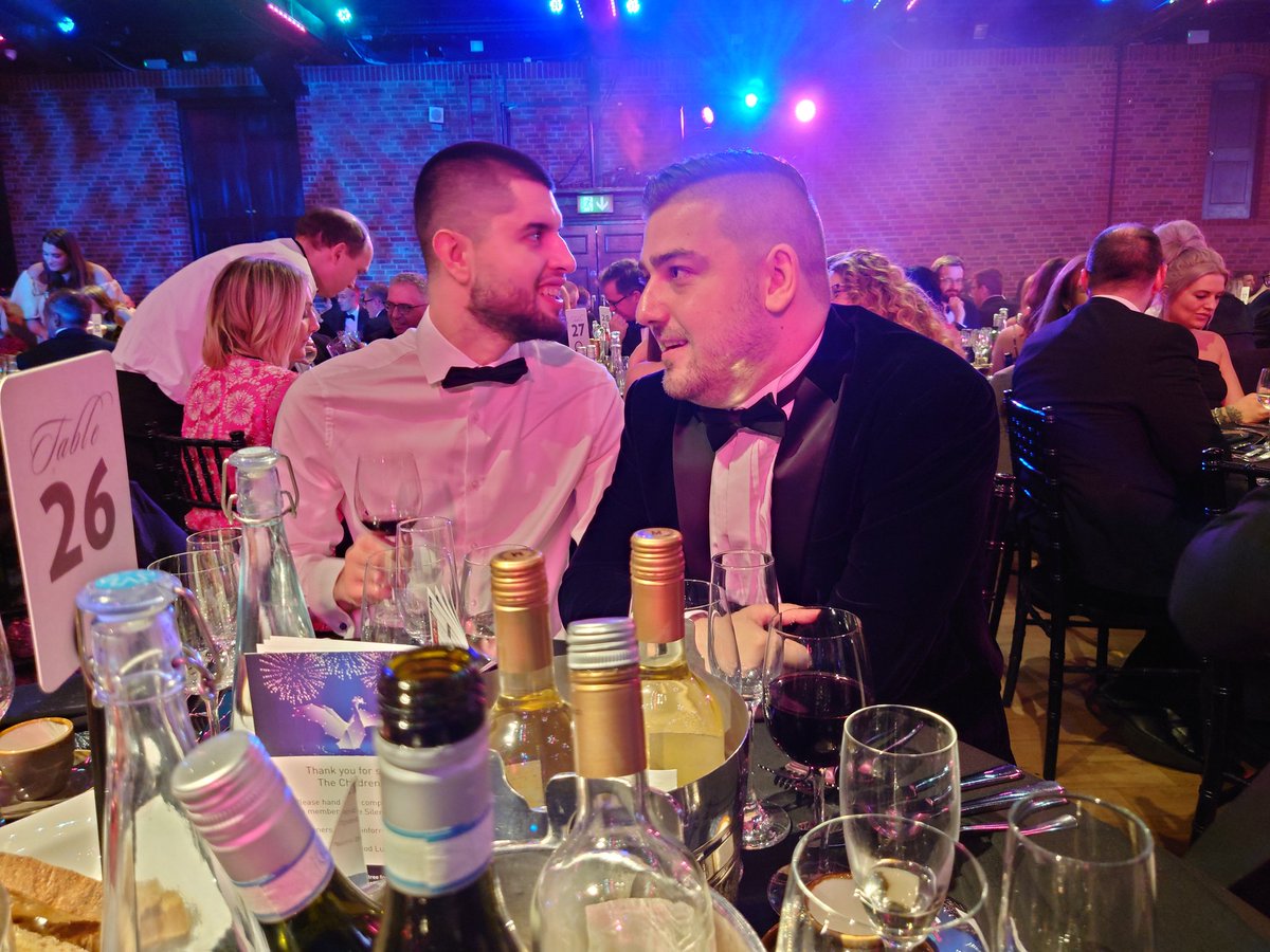 chattoiain's tweet photo. Shaved heads don't chat #cfawards23 table 26 https://t.co/9kB3BFUXvi