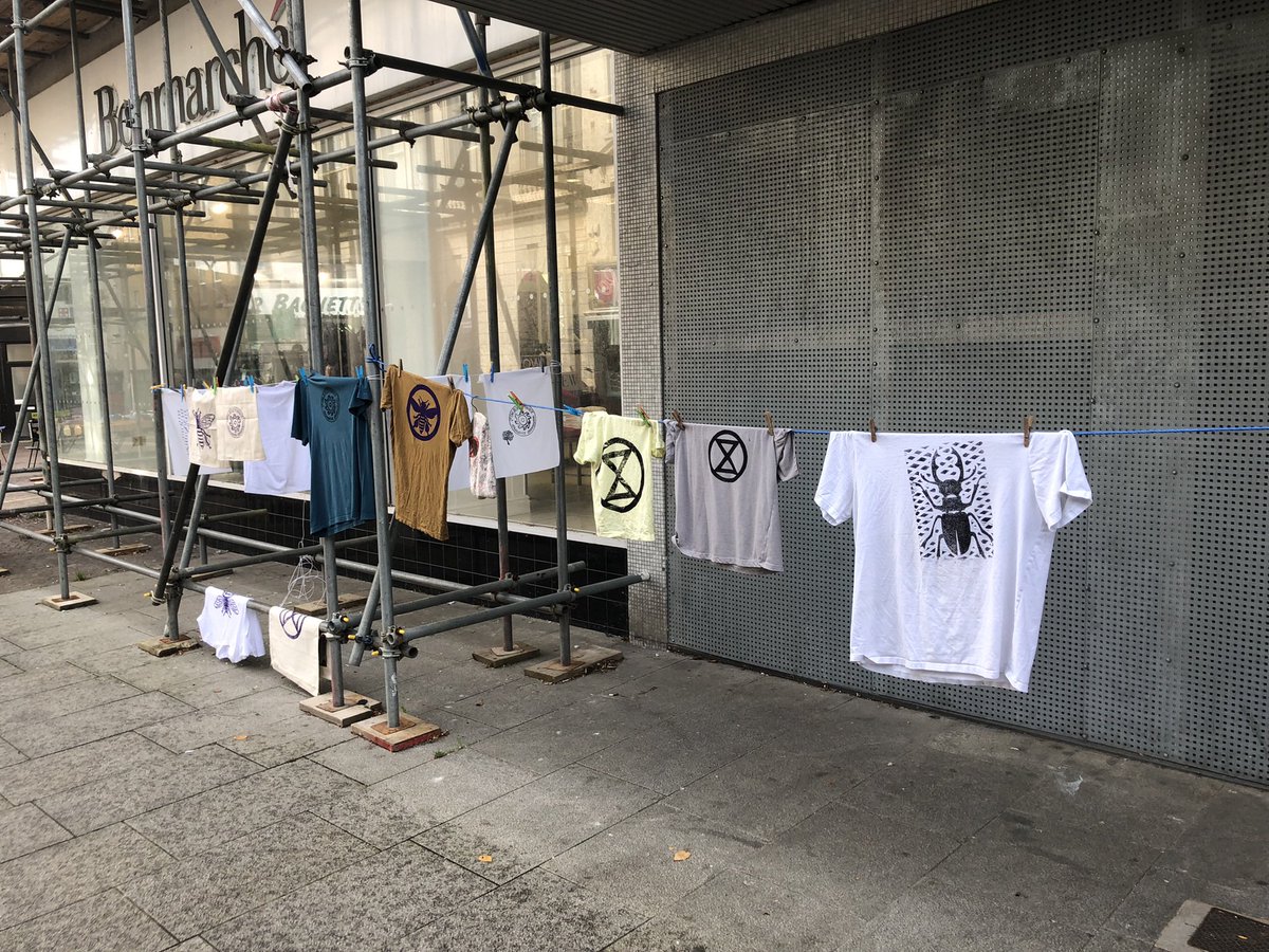 We’re back at the Vegan Vibes market this month, with another woodblock printing workshop hosted by @HenrySparks18 from <a href="/XRCanterbury/">Extinction Rebellion Canterbury</a> - bring along a t-shirt or a tote bag and get printing!
🗓️ 15 October 
⏰ 10.00 - 14.00
📍Guildhall Street, Folkestone