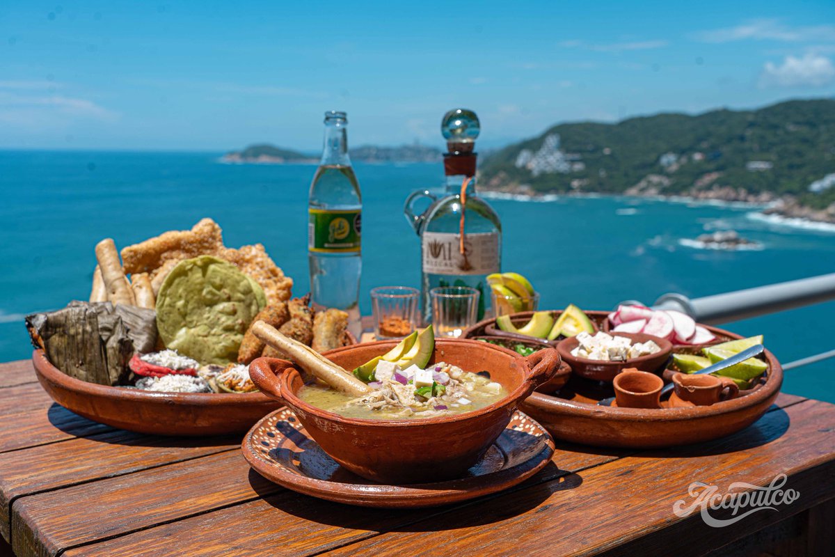 FideturAcapulco's tweet photo. ¡Hoy es el #DíaInternacionalDelPozole en Acapulco!

Hoteles y Restaurantes de todo el puerto se preparan con días de anticipación para celebrar a turistas y residentes, con este emblemático platillo.

¿Tú ya has probado el clásico pozole verde guerrerense?

📷@PeninsulaRests https://t.co/c8iDtHGg2L