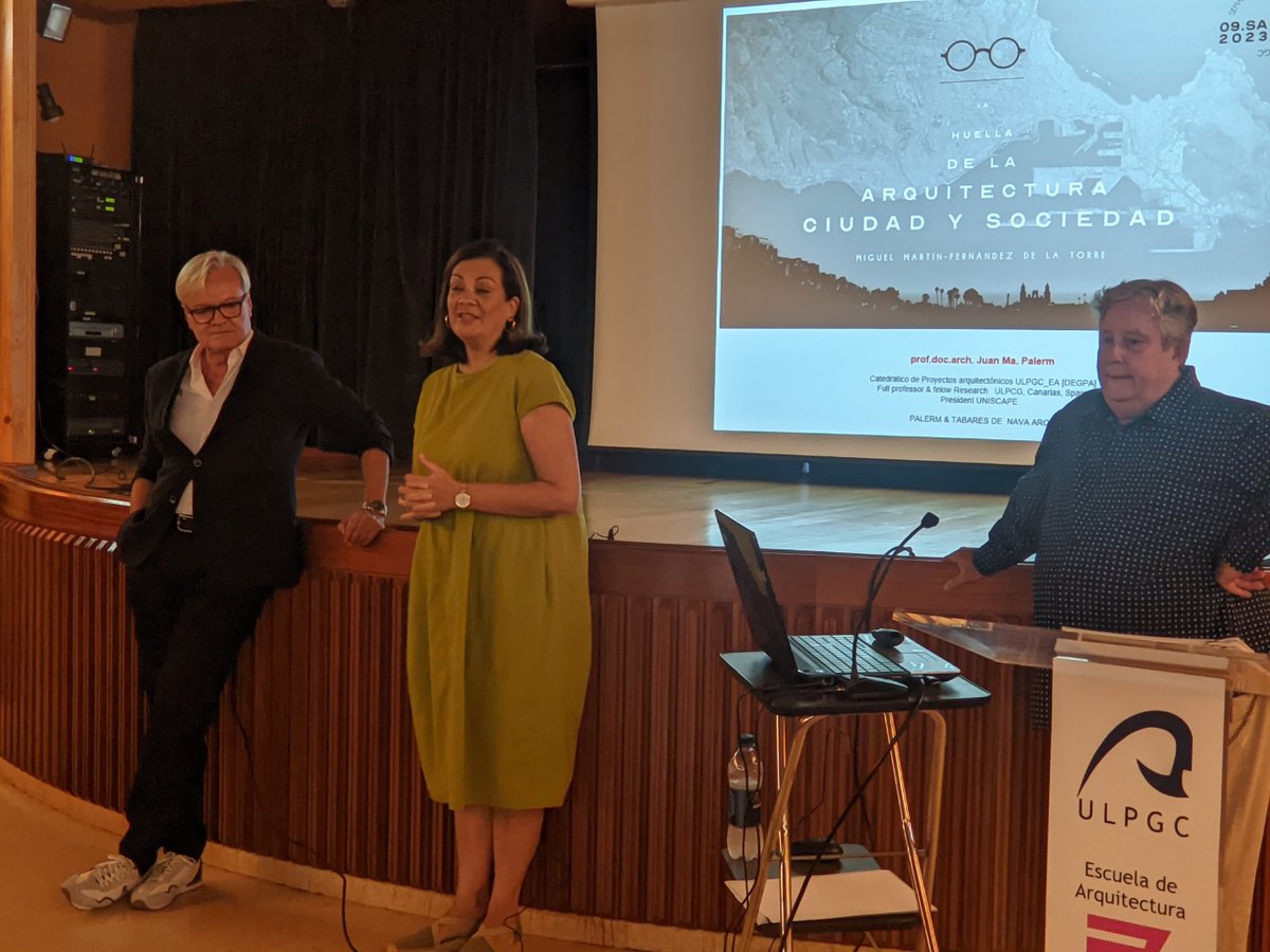 COAGranCanaria's tweet photo. #09SA | Jornada en la Escuela de Arquitectura de la ULPGC
Elsa Gutiérrez Labory, directora de la Escuela, y Juan Torres Alemán, decano del #COAGC, abrieron el acto, en el que tiene lugar la participación de Juan Manuel Palerm Salazar
#semanadelaarquitectura2023 https://t.co/stqTmelXNe