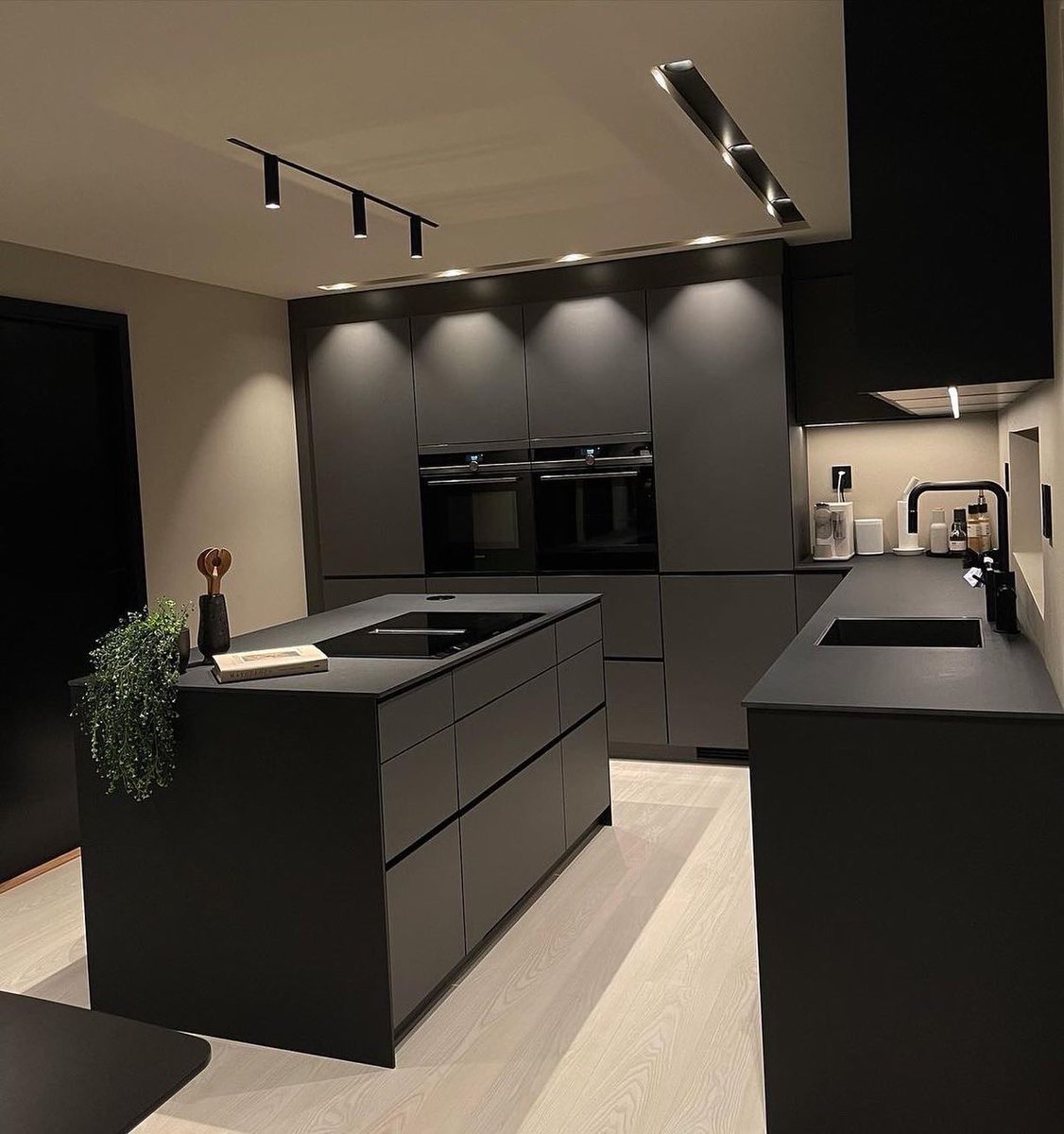 INTERIORPORN1's tweet image. this dark interior kitchen is just beautiful