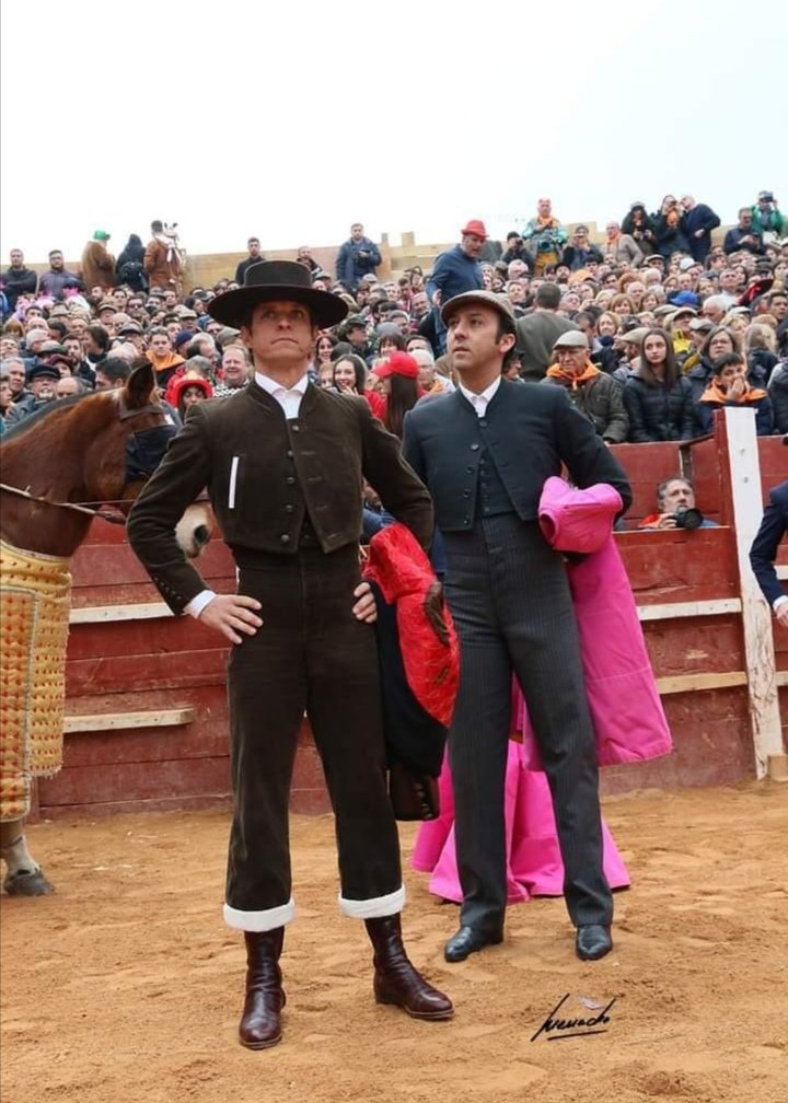 Que bonito es ser torero.

#algeciras #ciudadrodrigo #eljuli #josemariasoler