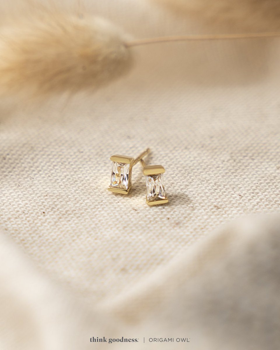 suzyemre's tweet photo. The Connected Collection is out now! You will want these amazing limited edition pieces in your hands for Fall and beyond!
https://t.co/nA4627lft6
#OrigamiOwl https://t.co/oYR1YScMMr