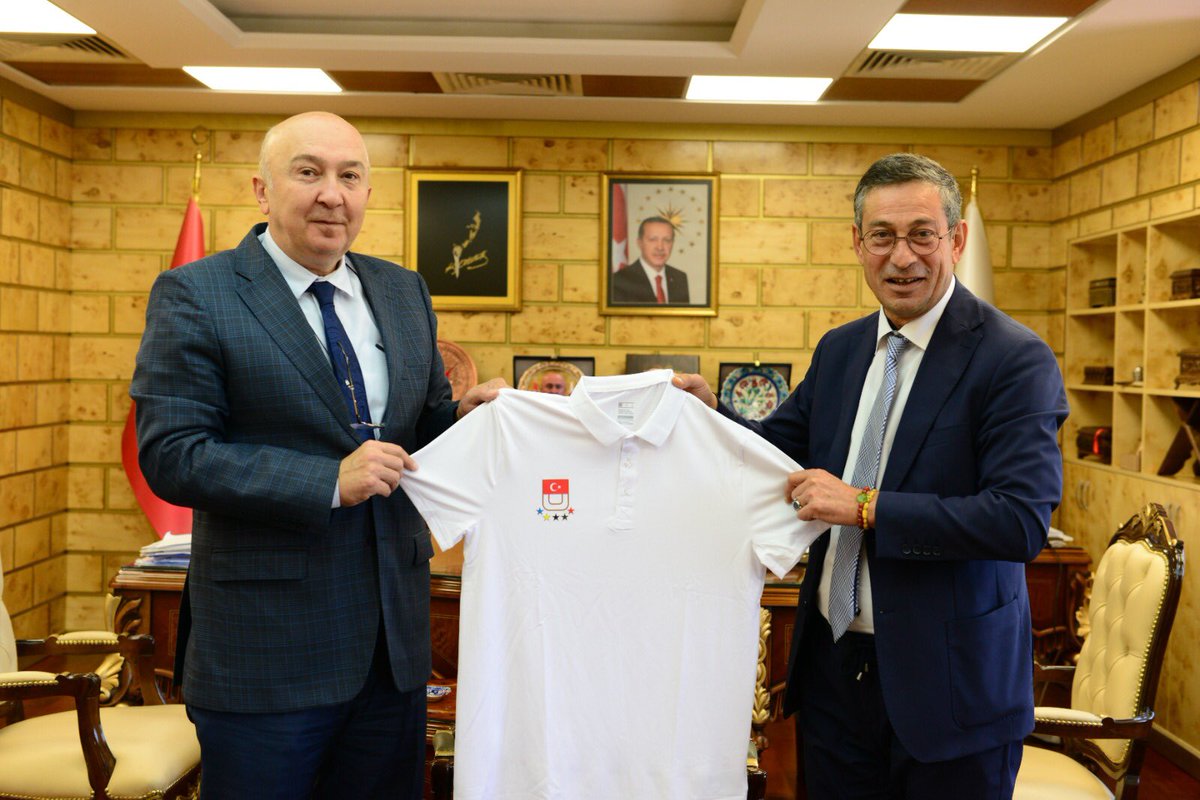 alpyasim's tweet photo. Avustralya'nın Ankara Büyükelçisi Miles Armitage eşliğinde Üniversitemizi ziyaret eden Türkiye Ragbi Lig Derneği Bşk. Gürol Yıldız, Türkiye Üniversite Sporları Federasyonu Bşk. Mehmet Günay ve beraberindeki heyete nazik ziyaretleri ve katkılarından dolayı teşekkür ederim. https://t.co/es7CqiJHuw