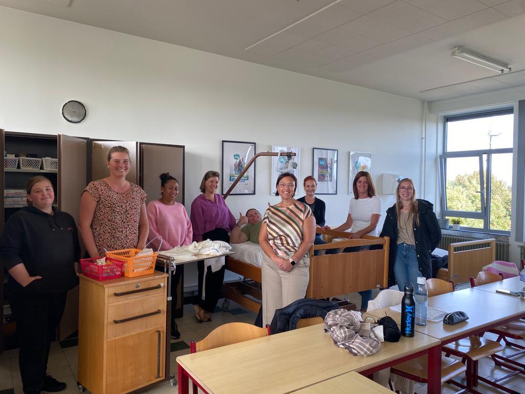 Cuarto día Synerg-IE's visita en Geel, las instalaciones del centro de educación de adultos de CVO Hik. Con una  oferta muy variada esta escuela de adultos abre oportunidades de educación formal y no formal como reparación bicicletas, fotografía, peluquería,Objetivo empleabilidad