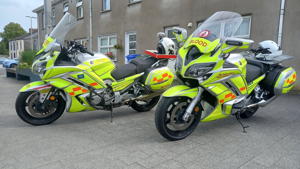 BloodBikeMW's tweet photo. This evening Declan responded to an urgent call to transport breast milk from the University Maternity Hospital Limerick to Cork. Declan met up with Blood Bike South in Buttevant. Well done and thanks for the fast response. 
https://t.co/ymqJ7si6Cs https://t.co/z99GzuiwVd