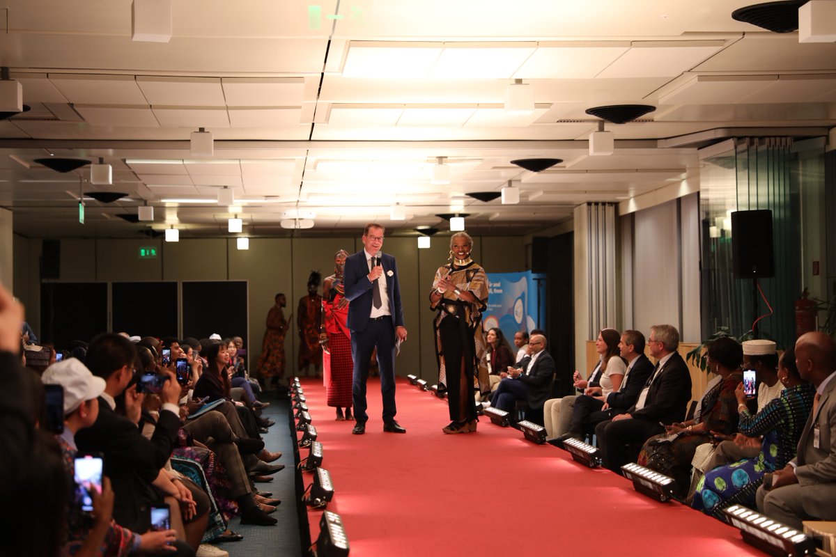 To crown off the @UNIDO @FAO #WorldCottonDay event, we showcased how sustainable cotton is not just jeans and t-shirts, but the whole spectrum of sustainable fashion, fair and just and with style
#worldcottonday #fairfashion