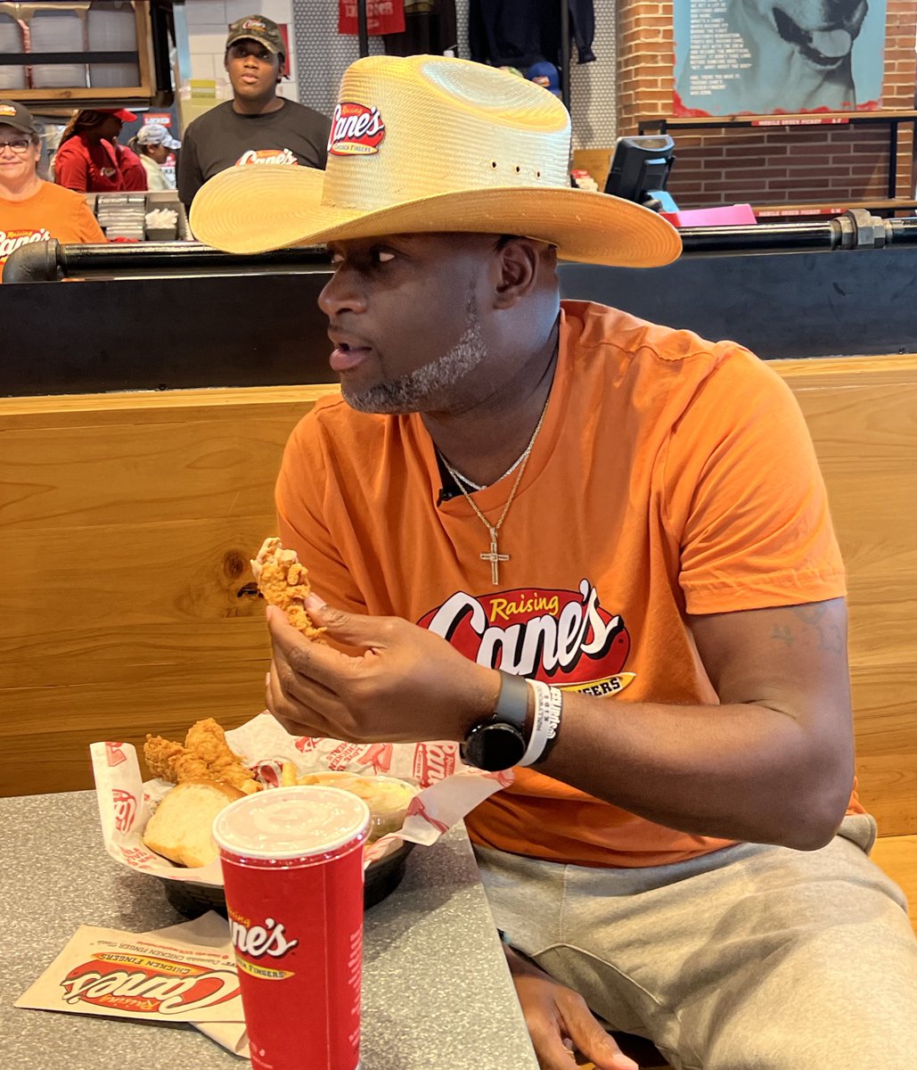 raisingcanes tweet picture