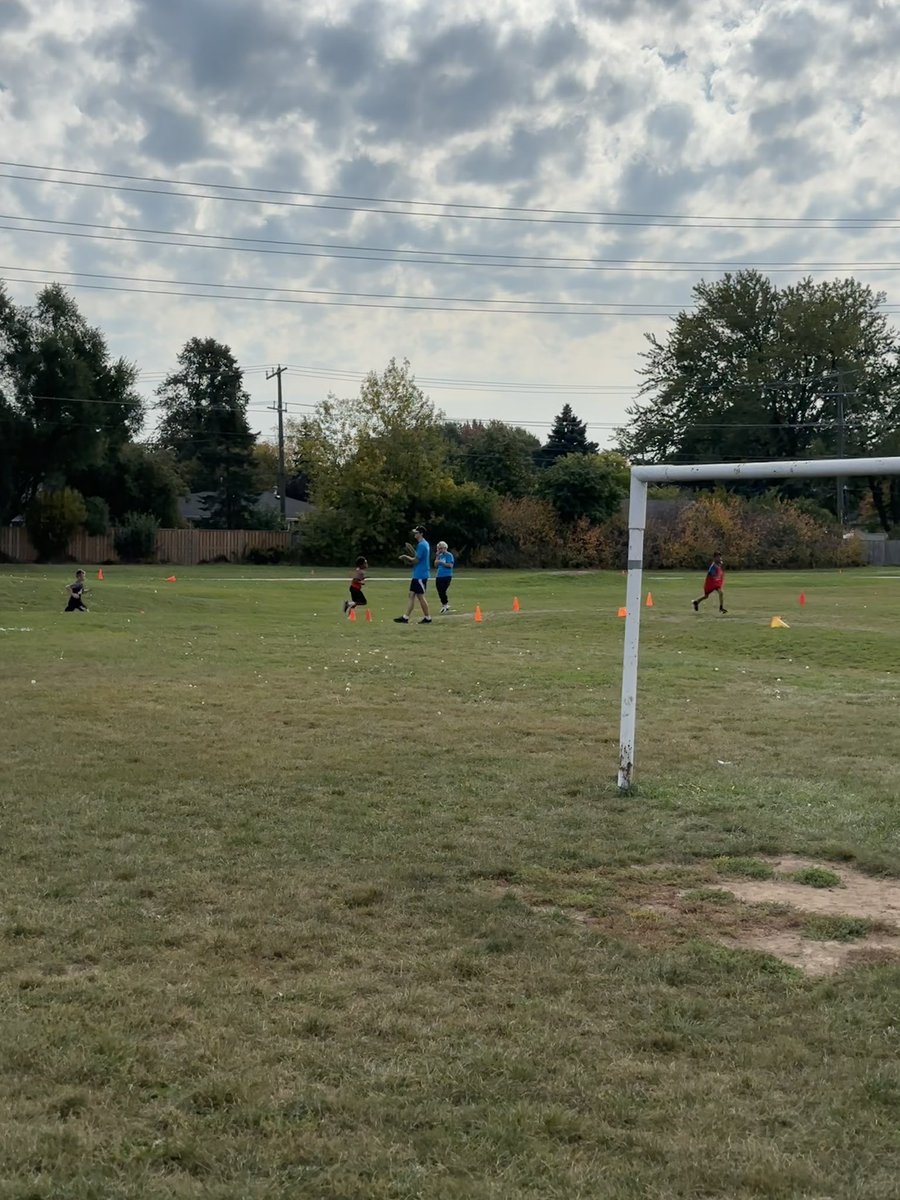 Yesterday, the Nature’s NEAR team enjoyed the beautiful day helping out at the last <a href="/HDSBElemAthl/">HDSB Elem HPE & Athletics</a> cross country meet of the season! Great job to all the students - we had so much fun cheering you on! 🏃🏃‍♀️👏