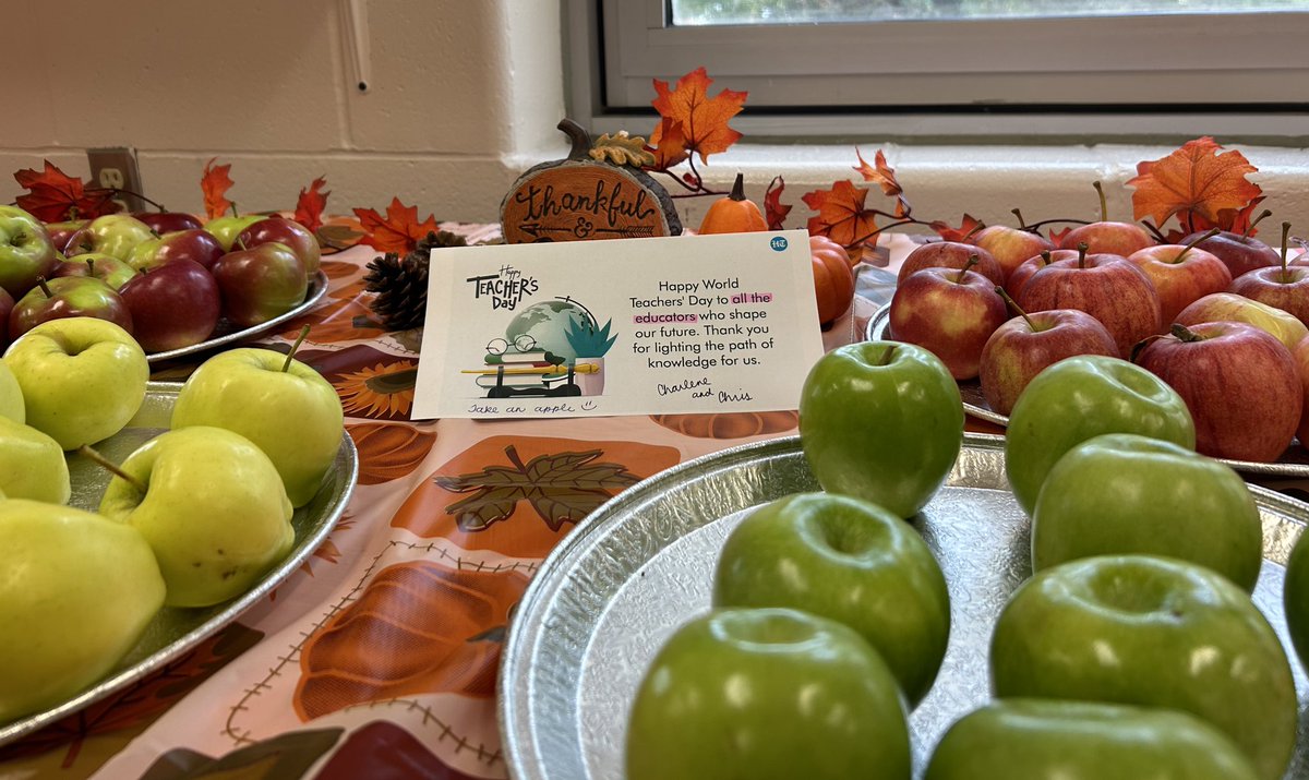 MsTighe's tweet photo. A big THANK YOU to our wonderful admin team for this apple-solutely amazing surprise this morning!!
Feeling so blessed to be a part of the #STMwolfpack and to learn alongside so many amazing educators! You are all awesome to the core 🍎🐺💙 #WorldTeachersDay @ThomasMoreOCSB https://t.co/AMXtLT4GDu