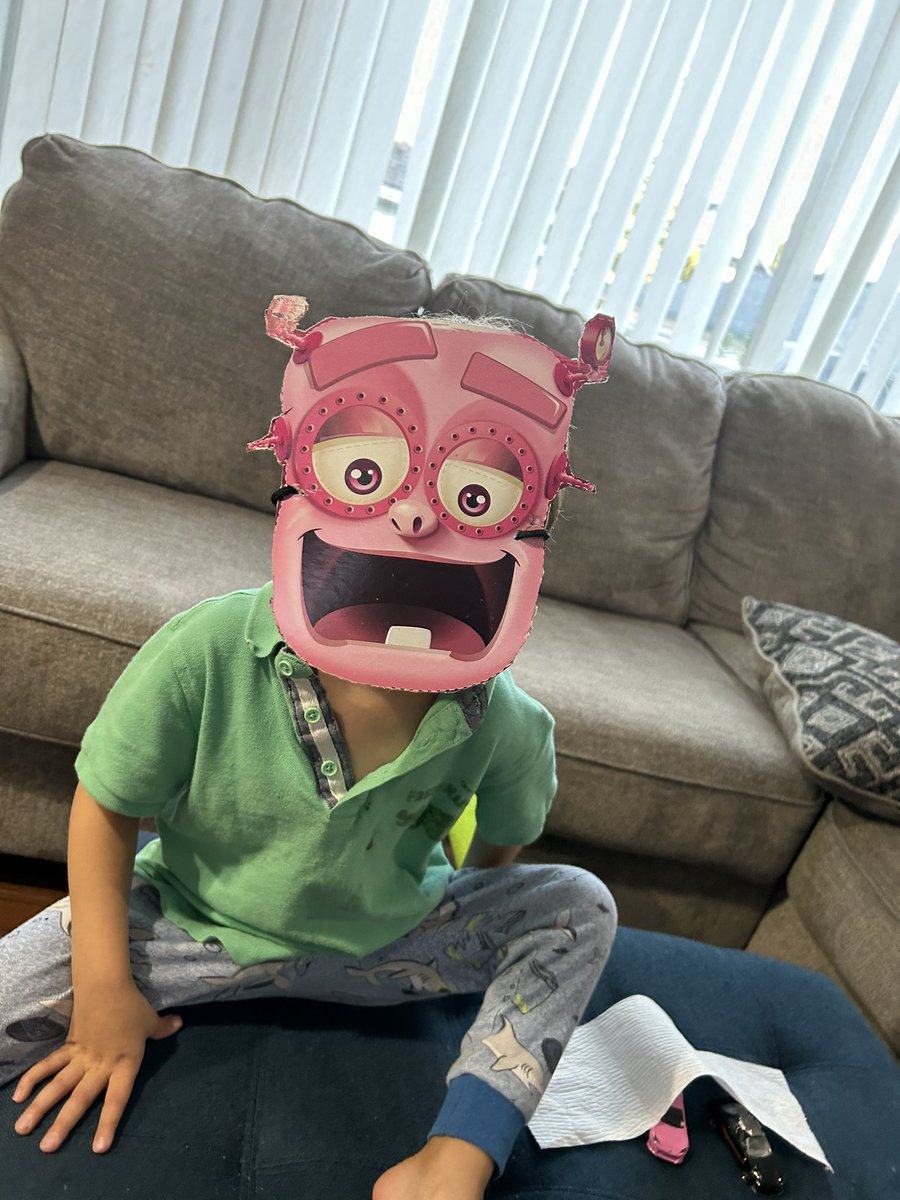 DarinAmundson's tweet photo. Well it’s Halloween 🎃 so why not have some fun with cereal haha. @GeneralMills #monstermask #FrankenBerry https://t.co/QWRe1dniW4