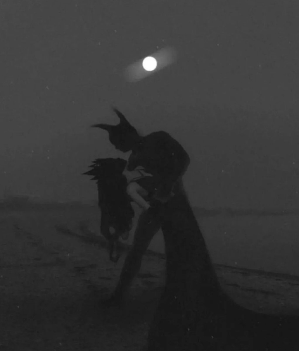 Goodnight loves !! Be safe, kind, grateful, thankful and blessed. Be a blessing to all those around you. If nobody told you tonight that they love you. I LOVE YOU ❤️💕 Sweet dreams pumpkins 🎃💋💋