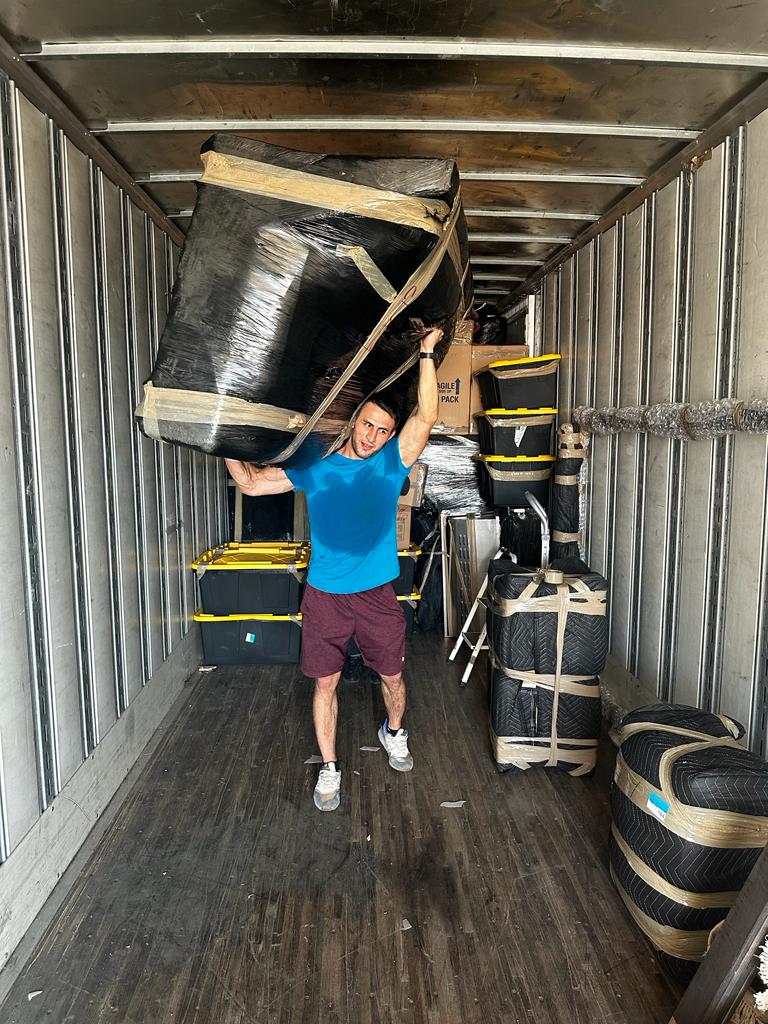 safevanlines's tweet photo. 📸 Behind the scenes at Safe Van Lines! Our team is always training to provide the best service. #Teamwork #ProfessionalMovers 
https://t.co/5vPiqBTL4m https://t.co/8oUpgUUd9A