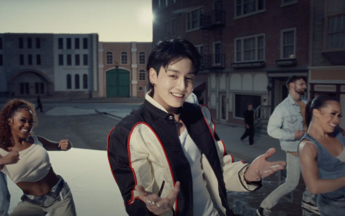 charts_k's tweet photo. Jungkook's "3D (feat. Jack Harlow)" MV has surpassed 30 million views on YouTube!

https://t.co/xMPAtySgmN https://t.co/mH16my1iWW