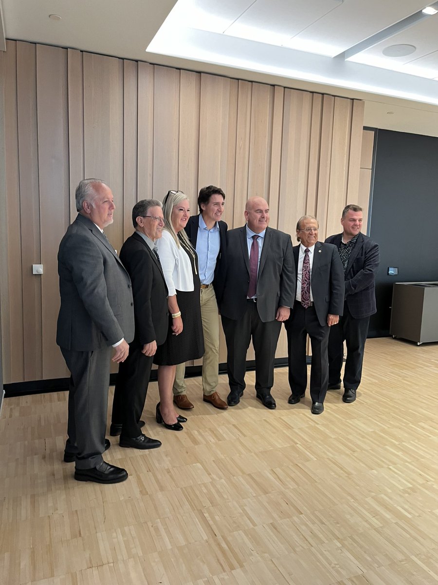 erynnsally's tweet photo. Big housing announcement for @City_of_Vaughan today! 🏡🏡🏡 https://t.co/SYCq05an9l