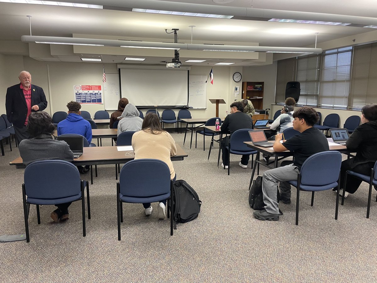 PACE_HS's tweet photo. PACE students engaged in the ASVAB Career Exploration Assessment to either prepare for military enlistment or to receive career match results for guidance on their career path choices. Post-Secondary preparedness is a priority at PACE High School. https://t.co/dNLroVjPv1