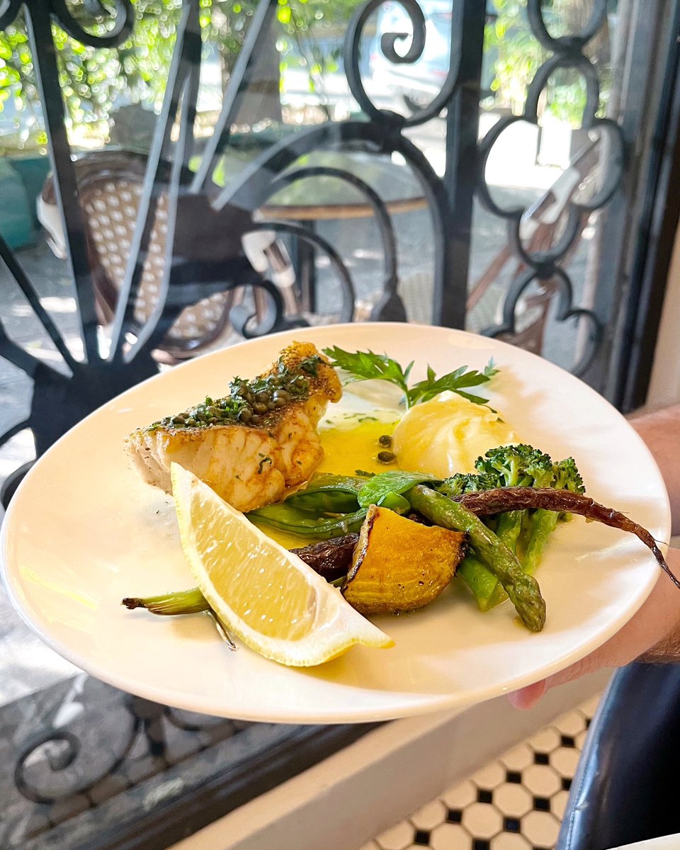 Con inspiración en los puertos del Mediterráneo y la mejor calidad de ingredientes, nuestra pesca del día es uno de los platillos excepcionales que revela la precisión y técnica de nuestra cocina. ¡Ven a disfrutarlo! 

📍 Cedrón / Mazatlán 24, Condesa