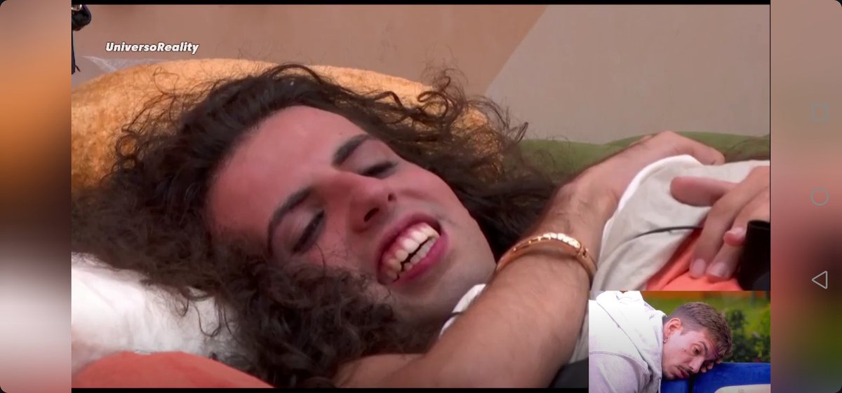 mojigataxtv's tweet image. Michael haciendo un estriptis para animar a Albert, no merece AJAJAJAJAJA MEMEO #GHVIP5O #GHVIP6O #GHVIPGala4