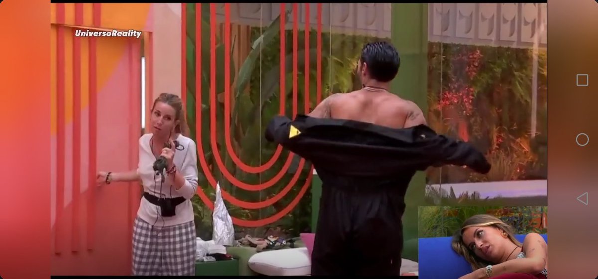 mojigataxtv's tweet image. Michael haciendo un estriptis para animar a Albert, no merece AJAJAJAJAJA MEMEO #GHVIP5O #GHVIP6O #GHVIPGala4