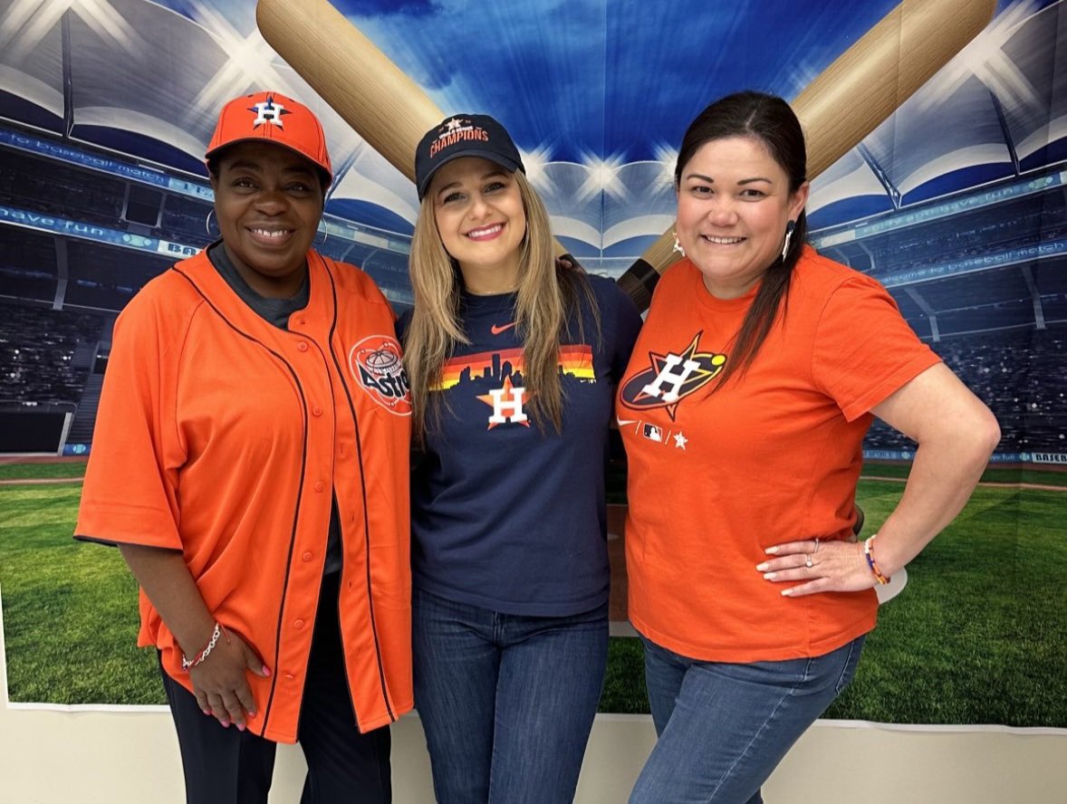 Garciamari2001's tweet photo. Happy National Principals Month @whiteconstance1   Thank you for always going above and beyond for @Hill_AISD students and staff! @AldineISD @lmamerson @HillFrontOffice https://t.co/Vx7hmlbzal