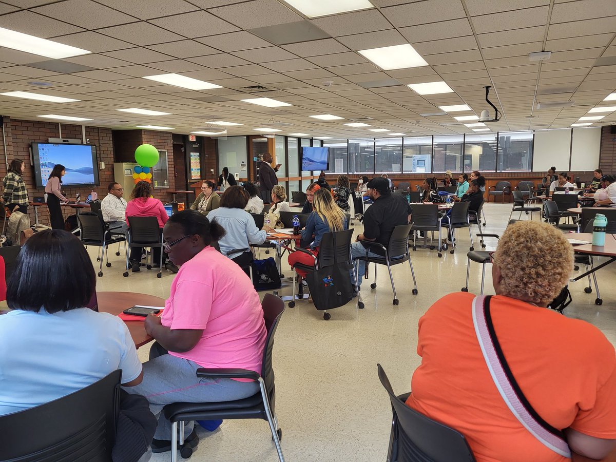 Tracy Hill tweet media