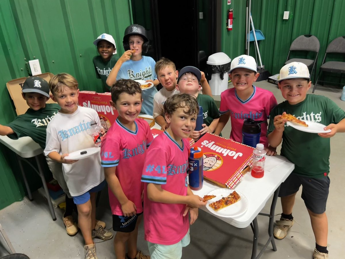 9U Pivach enjoying a pizza night!!!!!