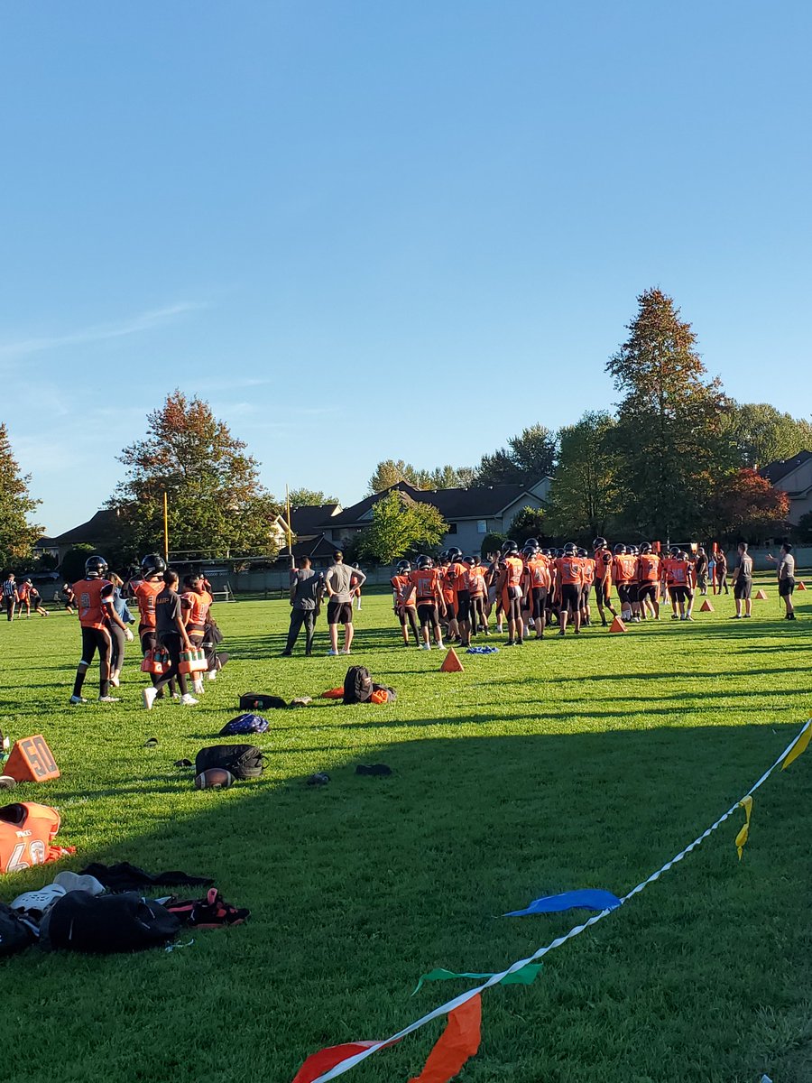 captravel_CAN's tweet photo. 47 -34 for your #JV @HyackFootball 
Well played team. 🏈 https://t.co/UXDerdGzIB
