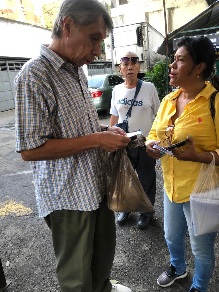 Hacia la Venezuela del encuentro,equipo pj parroquia el paraíso,activados Recorrido con volanteo en los alrededores de las Pzas Madariaga, Paez, Calle Sanabria. Rumbo a las primarias,con nuestro candidato Capriles ,construyendo el nuevo amanecer pa lante Venezuela!