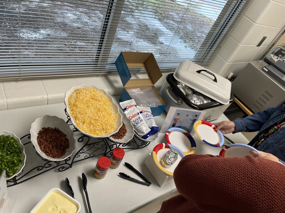 Philip Arriola (@arriolaphilip) on Twitter photo Loaded baked potatoes hit the spot on this rainy Thursday! An amazing team we serve with, Thank you teachers of <a href="/StaffordEISD/">Stafford Visual & Performing Arts Elementary</a> #bestSTAFFordofalltime 🔵🟡 Loaded baked potatoes hit the spot on this rainy Thursday! An amazing team we serve with, Thank you teachers of <a href="/StaffordEISD/">Stafford Visual & Performing Arts Elementary</a> #bestSTAFFordofalltime 🔵🟡