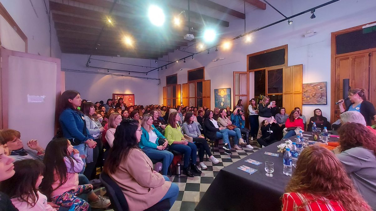En el Encuentro de Mujeres en Patagones, junto a <a href="/JoseLuisZara/">José Luis Zara</a>, candidatas, dirigentes, militantes y vecinas. Vamos a seguir trabajando por una Provincia con más igualdad y oportunidades.