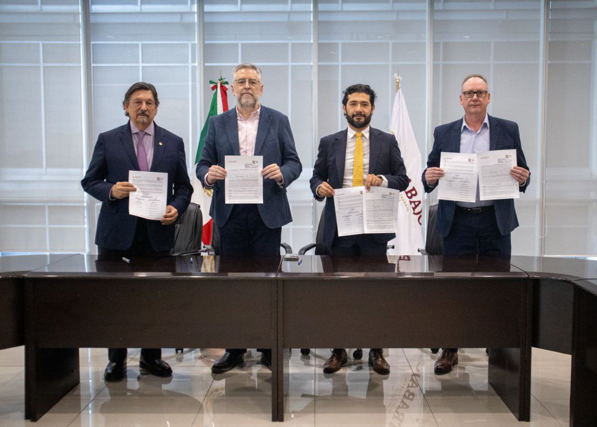 marathb's tweet photo. Con la mediación de la @STPS_mx , el Sindicato Nacional de Trabajadores Mineros, Metalúrgicos, Siderúrgicos y Similares de la República Mexicana (@LosMineros_Mx) y la empresa Minera Peñasquito S.A. de C.V. lograron un acuerdo con el que se pone fin a la huelga iniciada el pasado 7 de junio.

El secretario general del Sindicato Minero, @NGomezUrrutiaMX, la sección 304 y el director Regional para Sudamérica de @NewmontCorp, Mark Rodgers, firmaron un acuerdo que contempla:

✅Incremento salarial del 8% para las y los trabajadores.
✅Un bono por activación equivalente a 152 millones de pesos.
✅El compromiso de pagar el Reparto de Utilidades en 2024, de acuerdo con el Contrato Colectivo de Trabajo.
✅En cuanto al reparto de Utilidades de 2022, se espera la resolución que emitirá el SAT.

De esta manera, damos cumplimiento a las instrucciones del Presidente @lopezobrador_ sobre la atención y solución de los conflictos entre empleadores y trabajadores por la vía del diálogo y el consenso, beneficiando a cerca de 2 mil trabajadores.