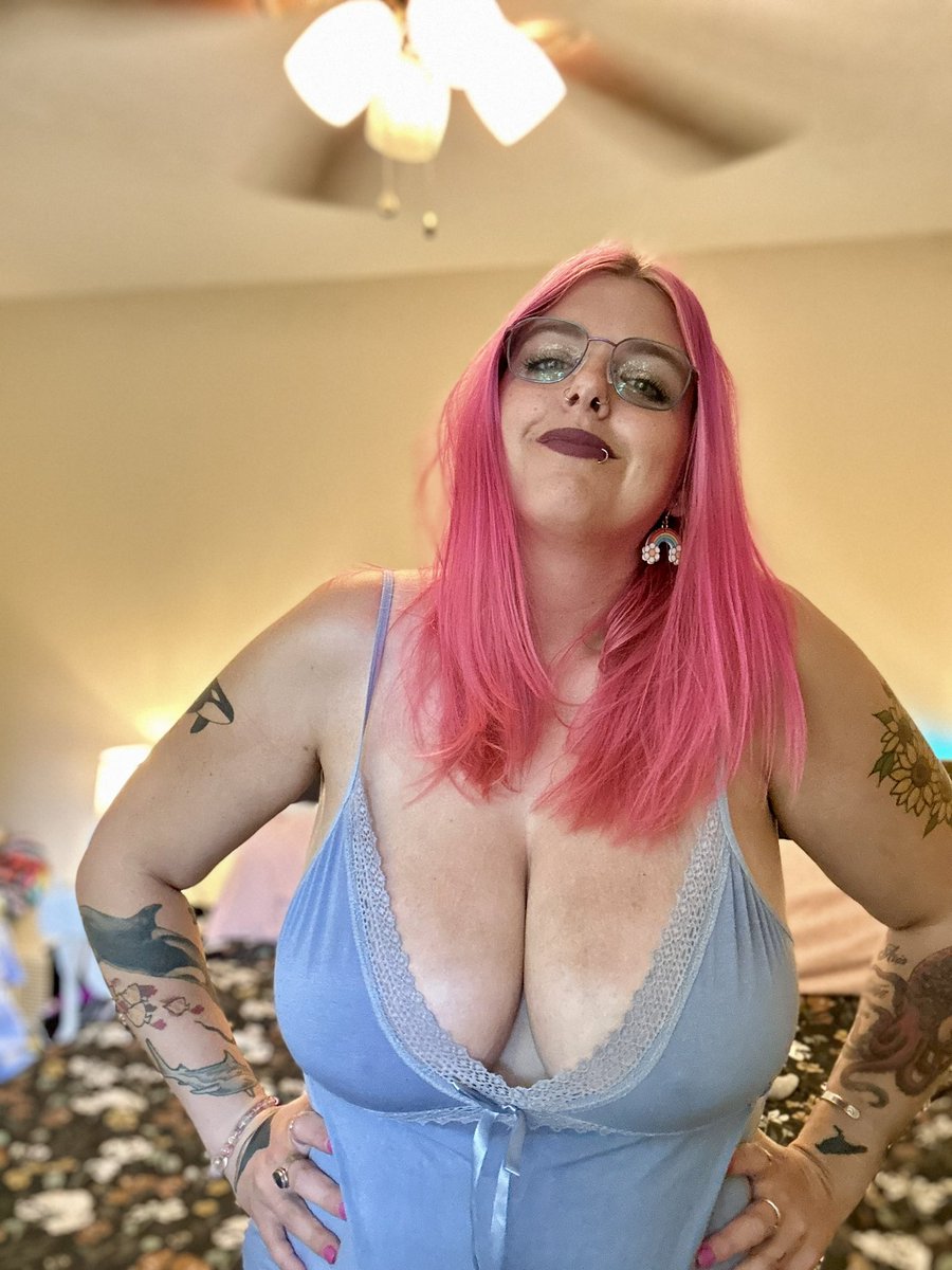 FestyQueen420's tweet photo. Love to snuggle 💖💖💖 #onlyfans #nsfw #bigboobs #fanaly #boobs #model #tattoos #discover #snapchat #snapchatadd #onlyfans_girl https://t.co/NRUPcDQ8qv