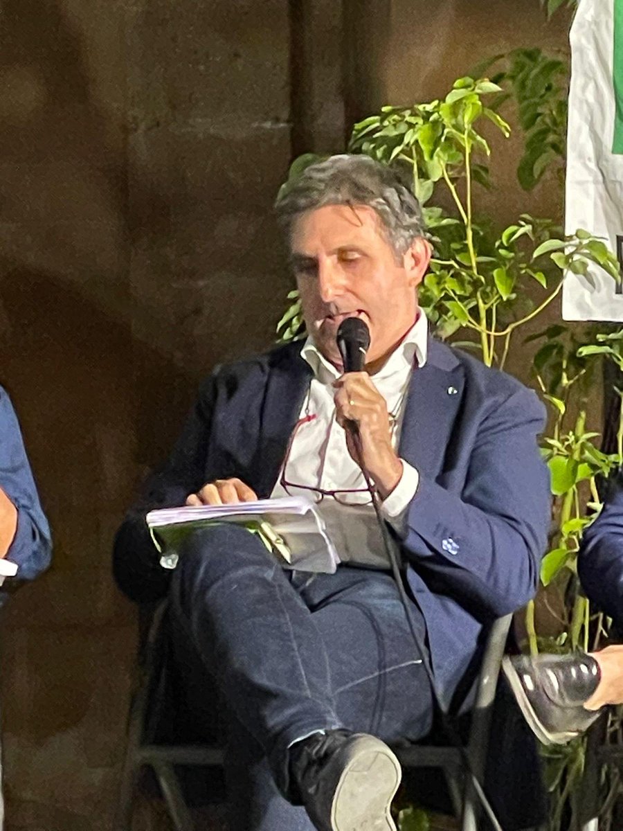 CislPaTp's tweet photo. #Bluday, “Lavoro povero, precariato e salario minimo”, il segretario @leonardolapiana all’incontro nell'ambito della Festa dell’Unità “Ribadiamo il nostro sì al salario minimo solo con riferimento alla contrattazione collettiva e non con un importo determinato per legge" https://t.co/hEOG7dja9Z