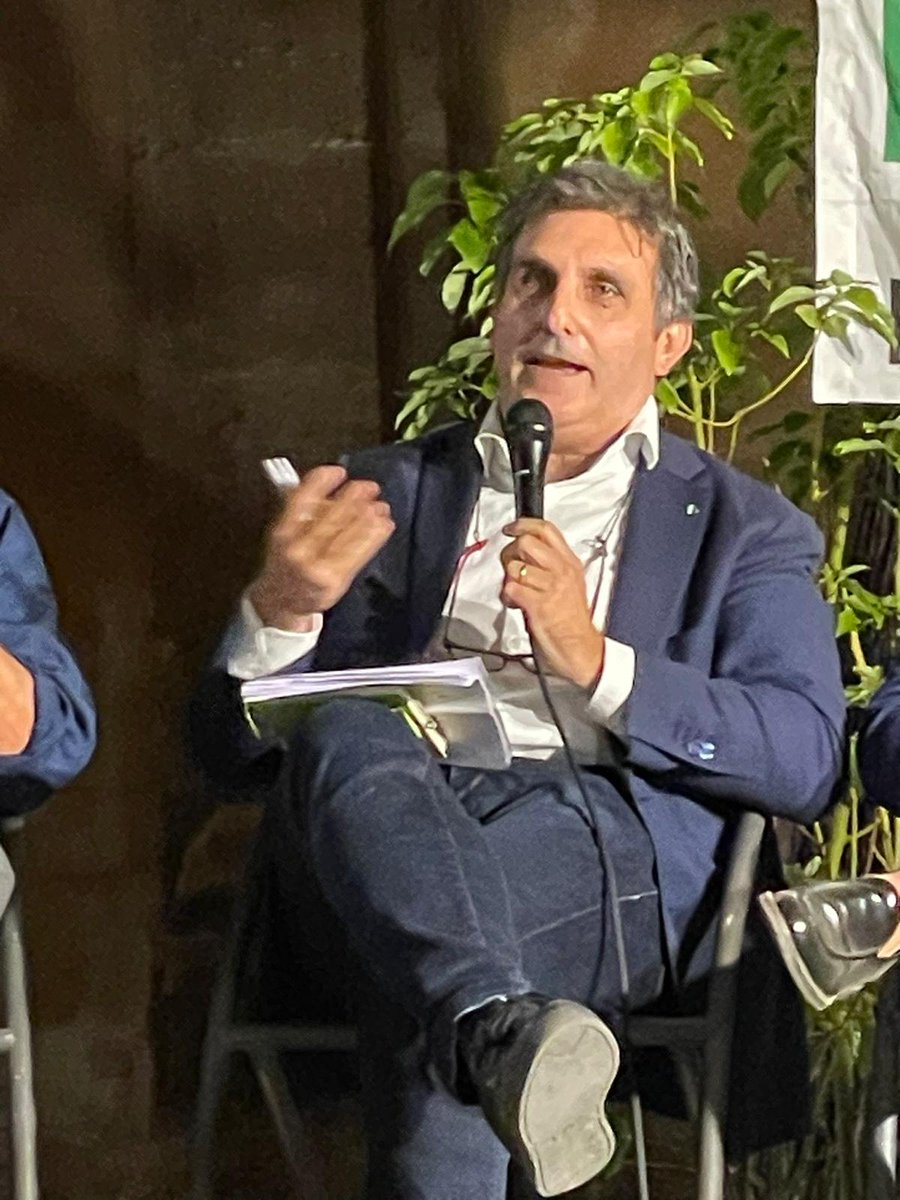 CislPaTp's tweet photo. #Bluday, “Lavoro povero, precariato e salario minimo”, il segretario @leonardolapiana all’incontro nell'ambito della Festa dell’Unità “Ribadiamo il nostro sì al salario minimo solo con riferimento alla contrattazione collettiva e non con un importo determinato per legge" https://t.co/hEOG7dja9Z