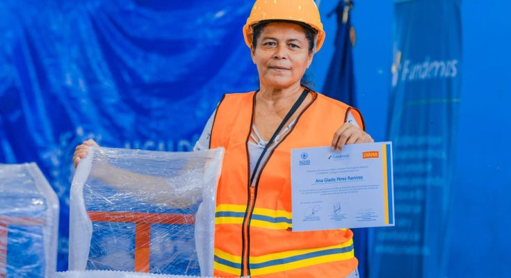 ultimahsv's tweet photo. #Nacionales | Anuncian corredor de la industria para San Salvador Este

Nota completa: https://t.co/GfYwvI3DLh https://t.co/nXIhcXOORw